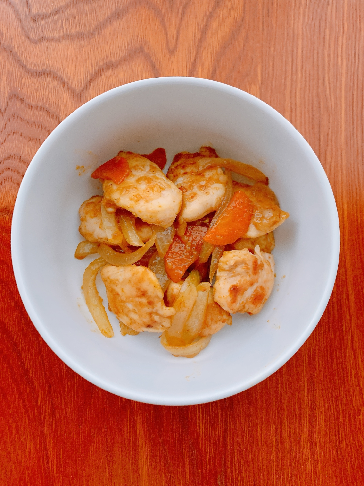 鶏肉と新玉ねぎのスパイシー炒め