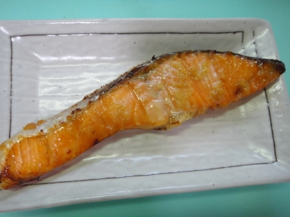ほんのりにんにく香る鮭の醤油麹漬けグリル