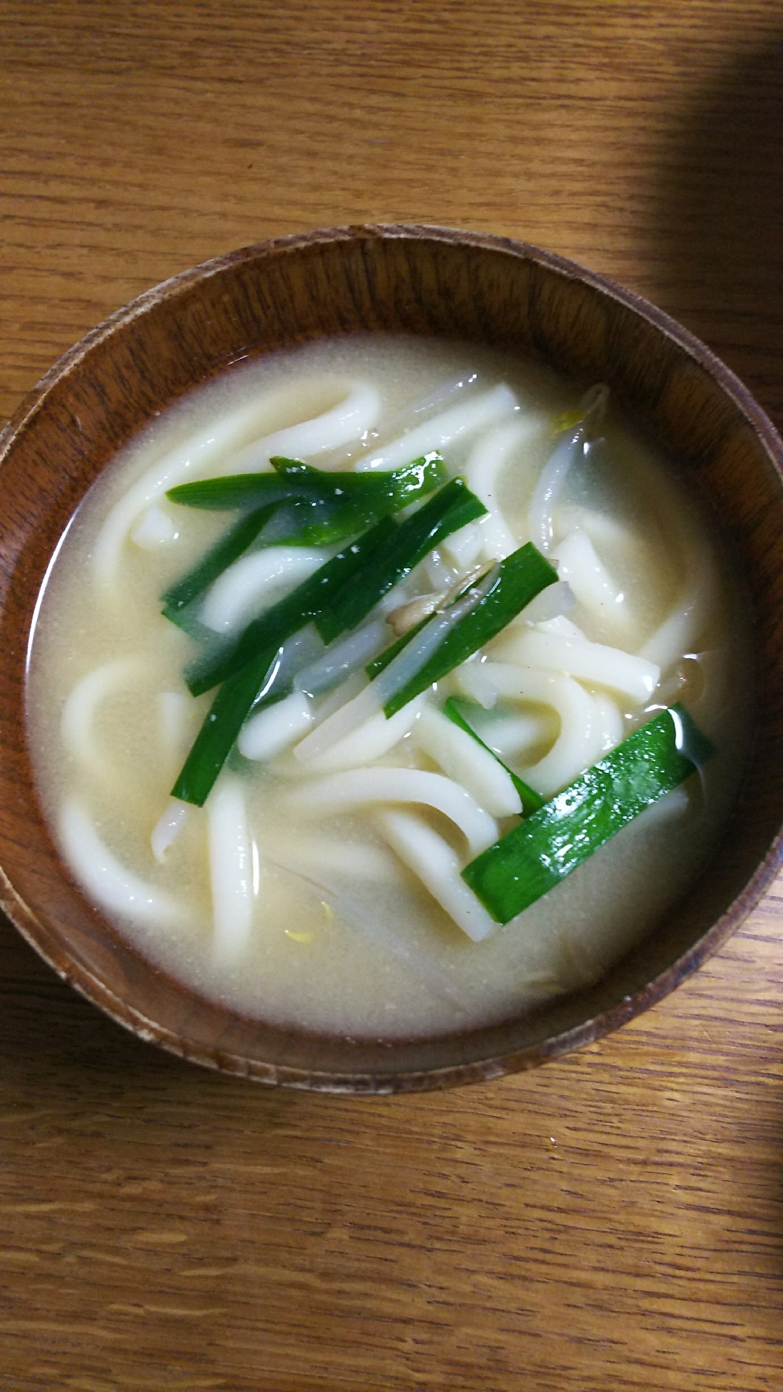 ニラともやしとうどんのお味噌汁