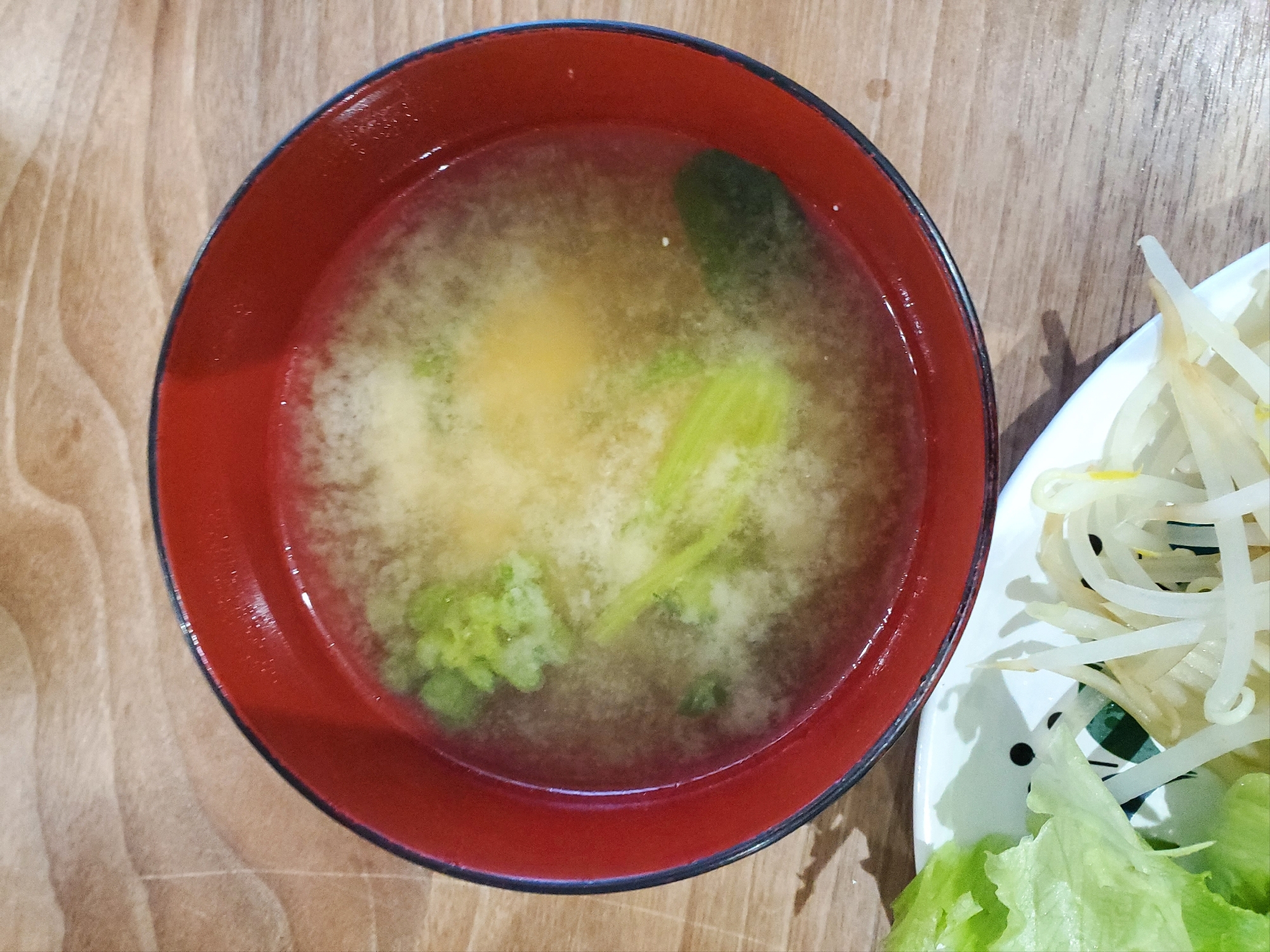 ホウレン草、もやしの味噌汁