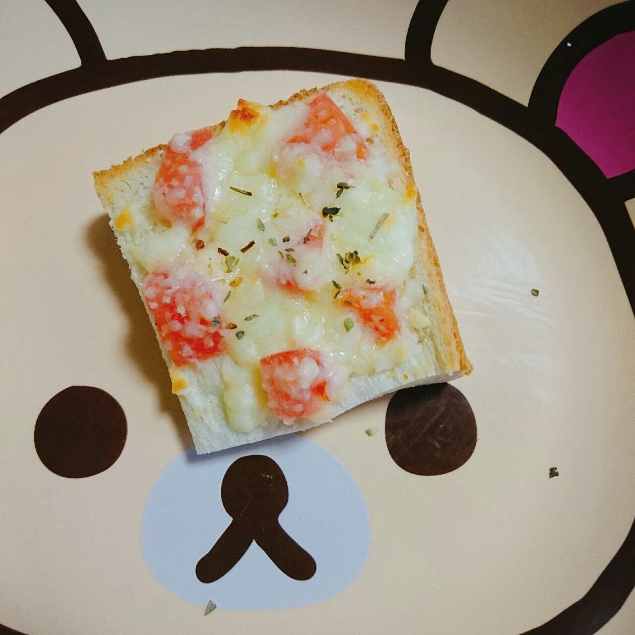 トマト　チーズ　オレガノのおやつトースト