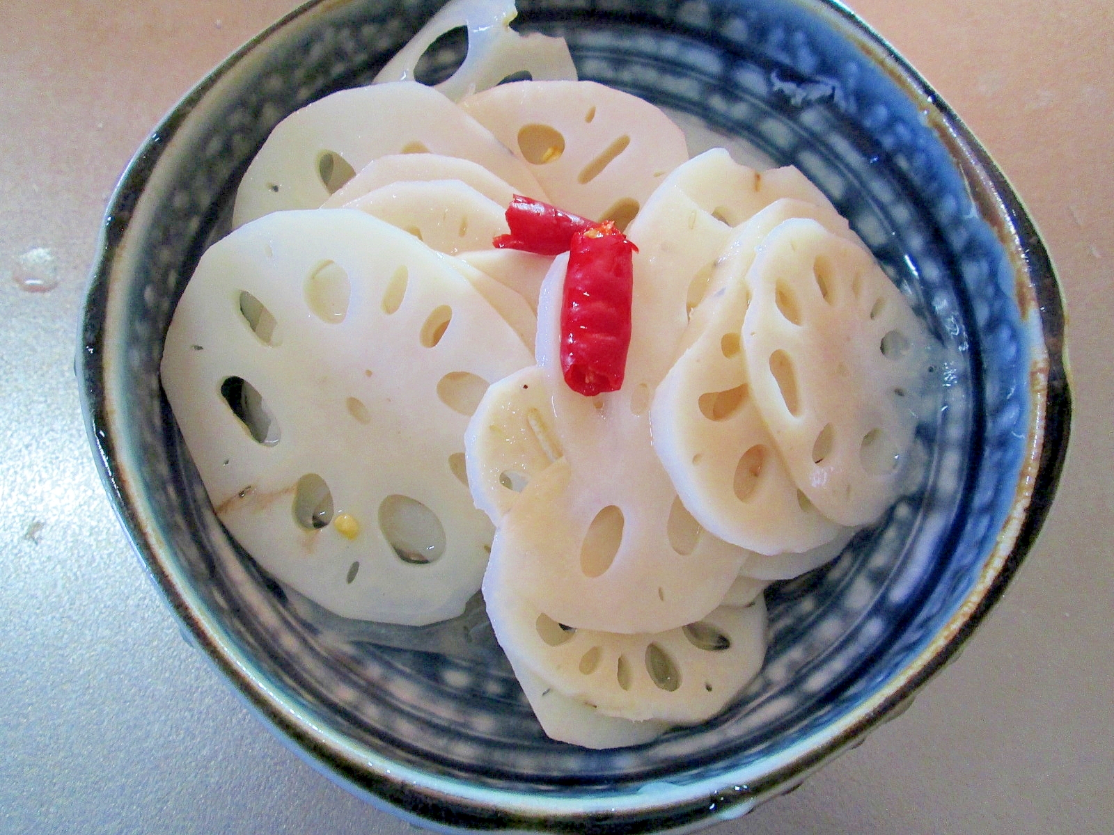 箸休めに☆レンコンの酢の物