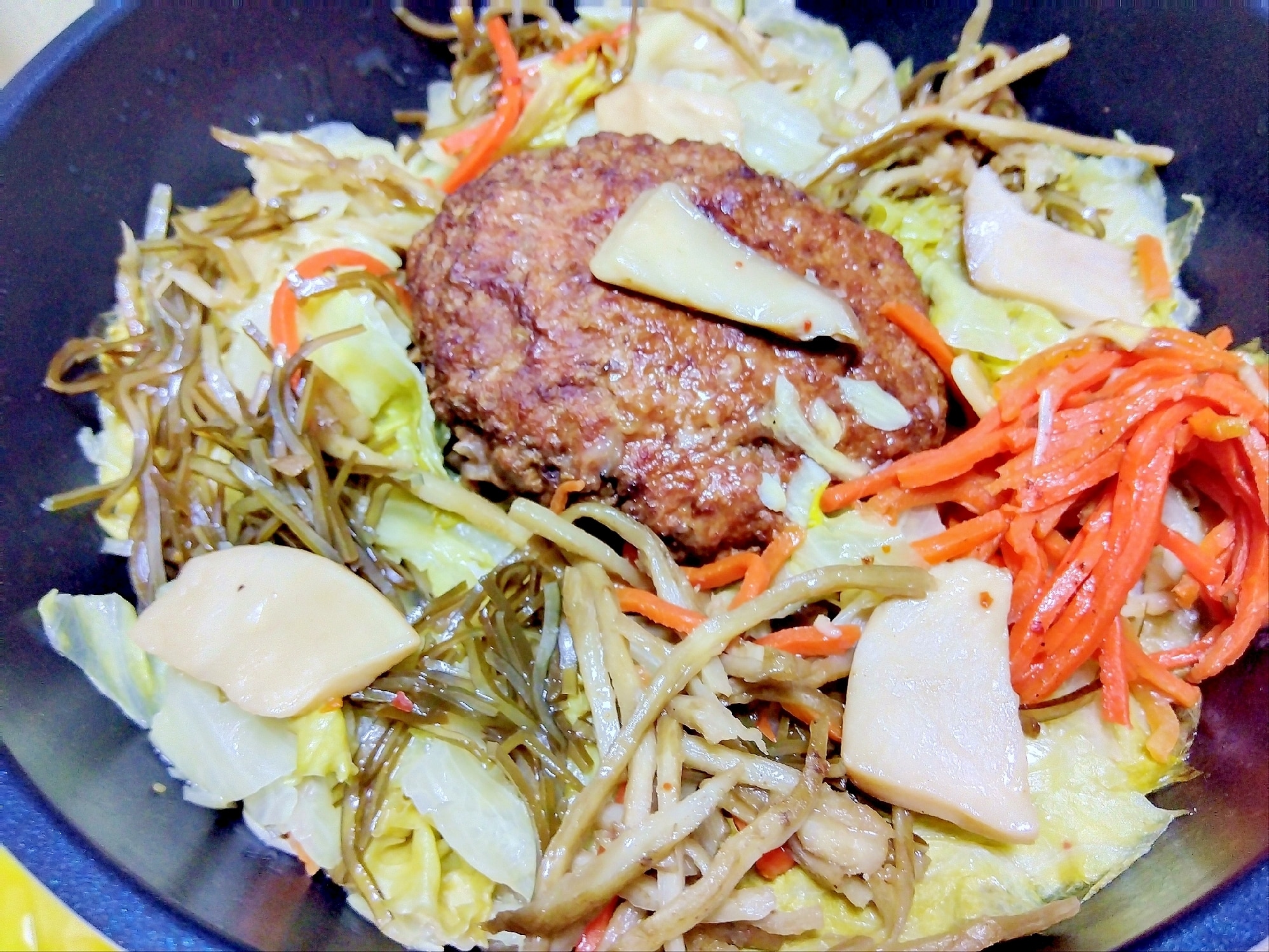 レタス切り昆布エリンギごぼう人参ハンバーグ蒸し煮 レシピ・作り方 by