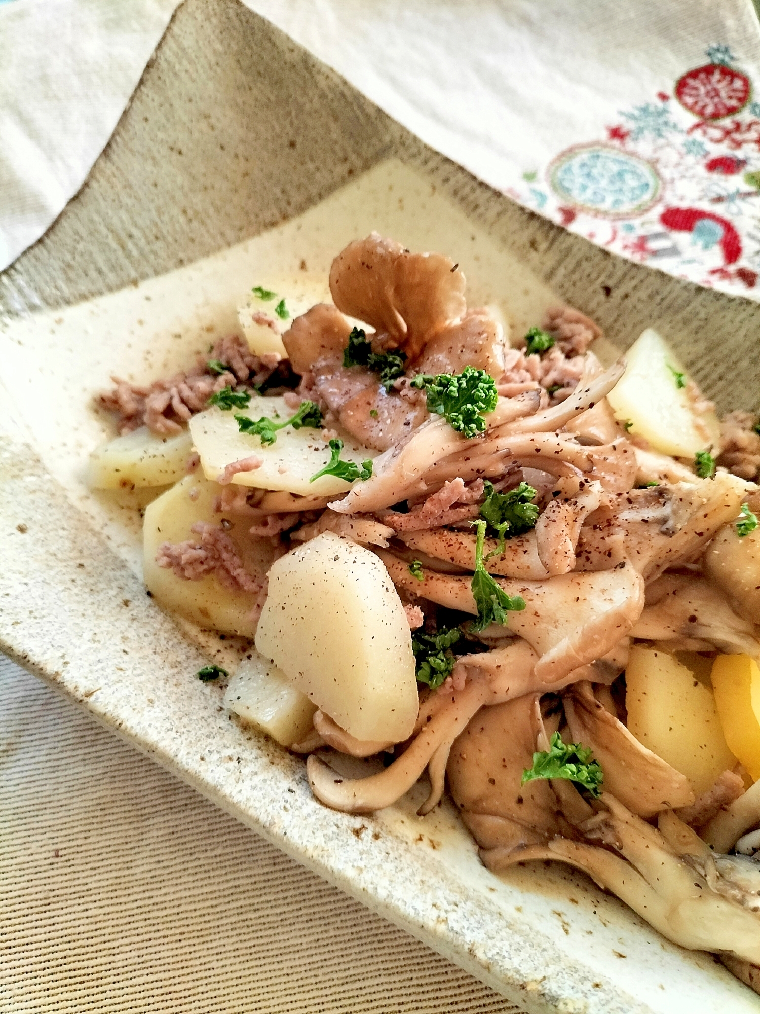 秋のひと皿♪舞茸とじゃがいもの焦がし醤油炒め