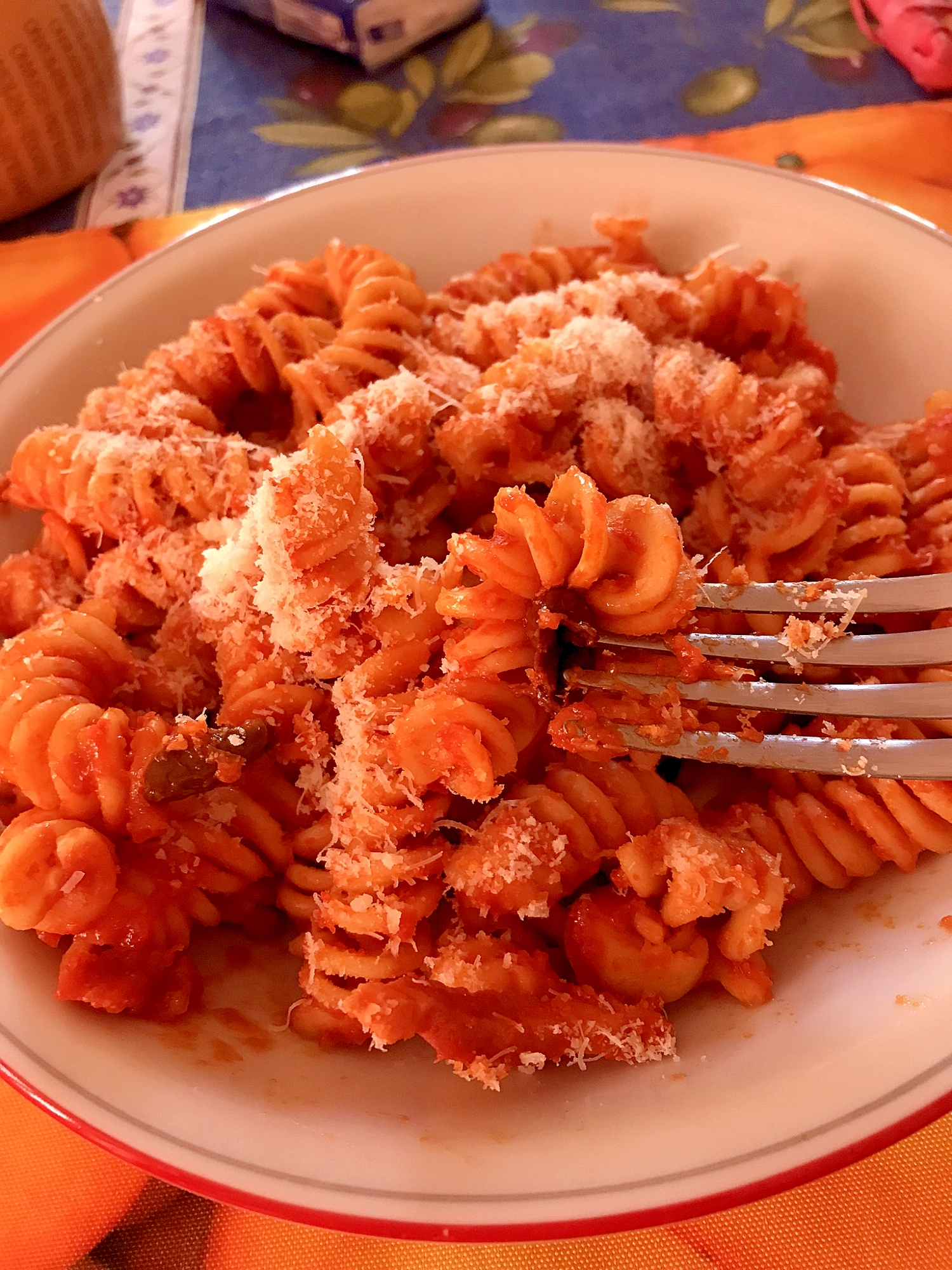 イタリア家庭の味！オリーブとベーコンのトマトパスタ