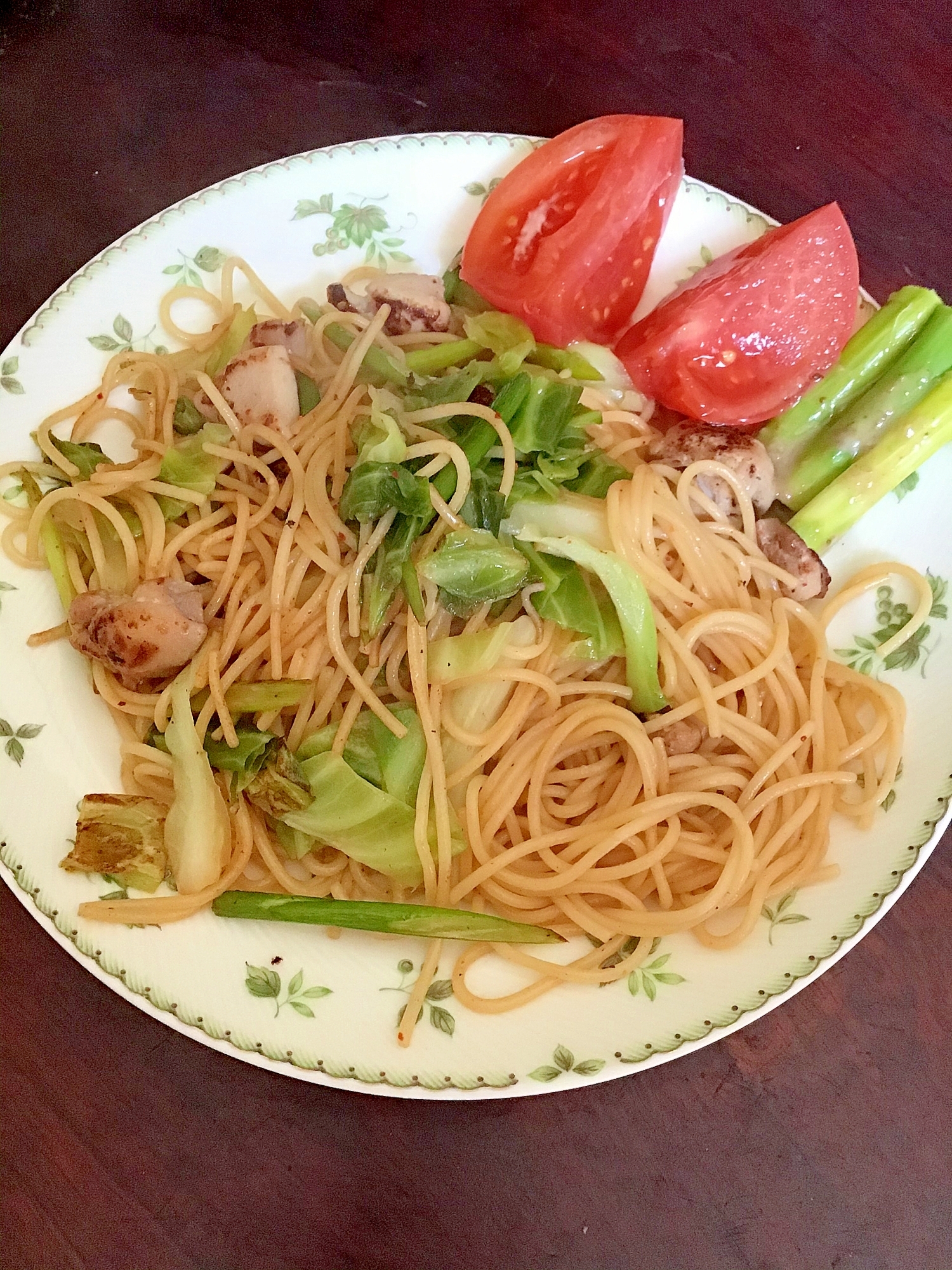 塩麹チキンとキャベツとニンニクの芽の醤油パスタ。