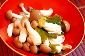 秋だキノコだ しめじと若芽の柚子胡椒酢の物 レシピ 作り方 By 酔いどれんぬ 楽天レシピ 秋だキノコだ しめじと若芽の柚子胡椒酢の物 レシピ 作り方 By 酔いどれんぬ 楽天レシピ