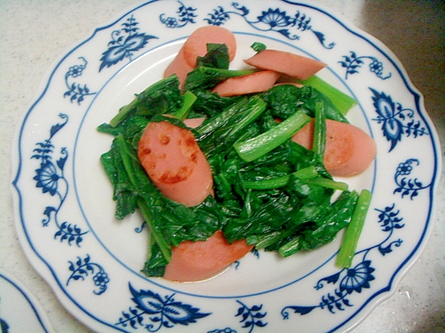 小松菜と魚肉ソーセージの醤油炒め