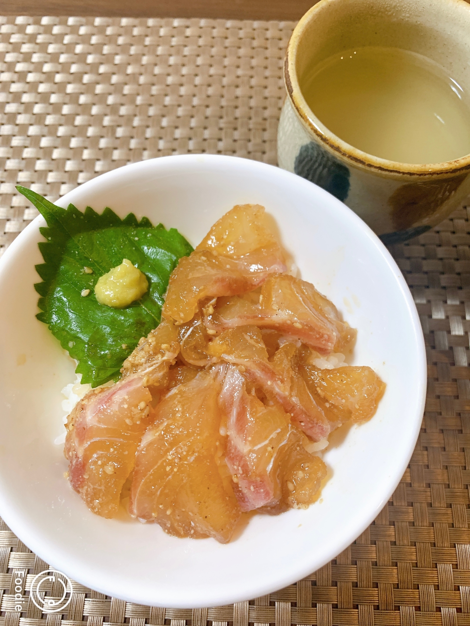 2度楽しめる鯛の漬け丼（茶漬け）