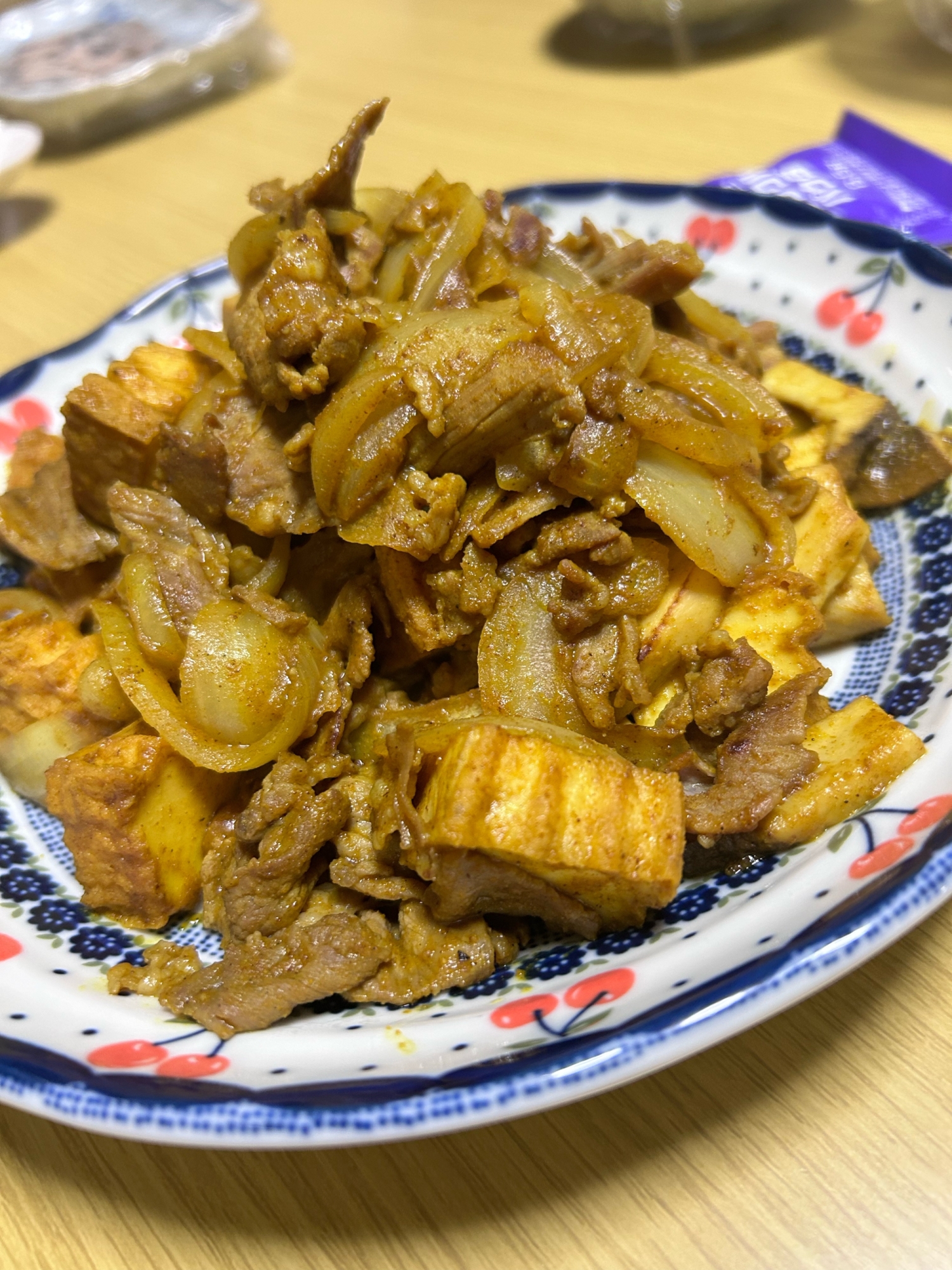 豚肉と厚揚げのカレー粉炒め