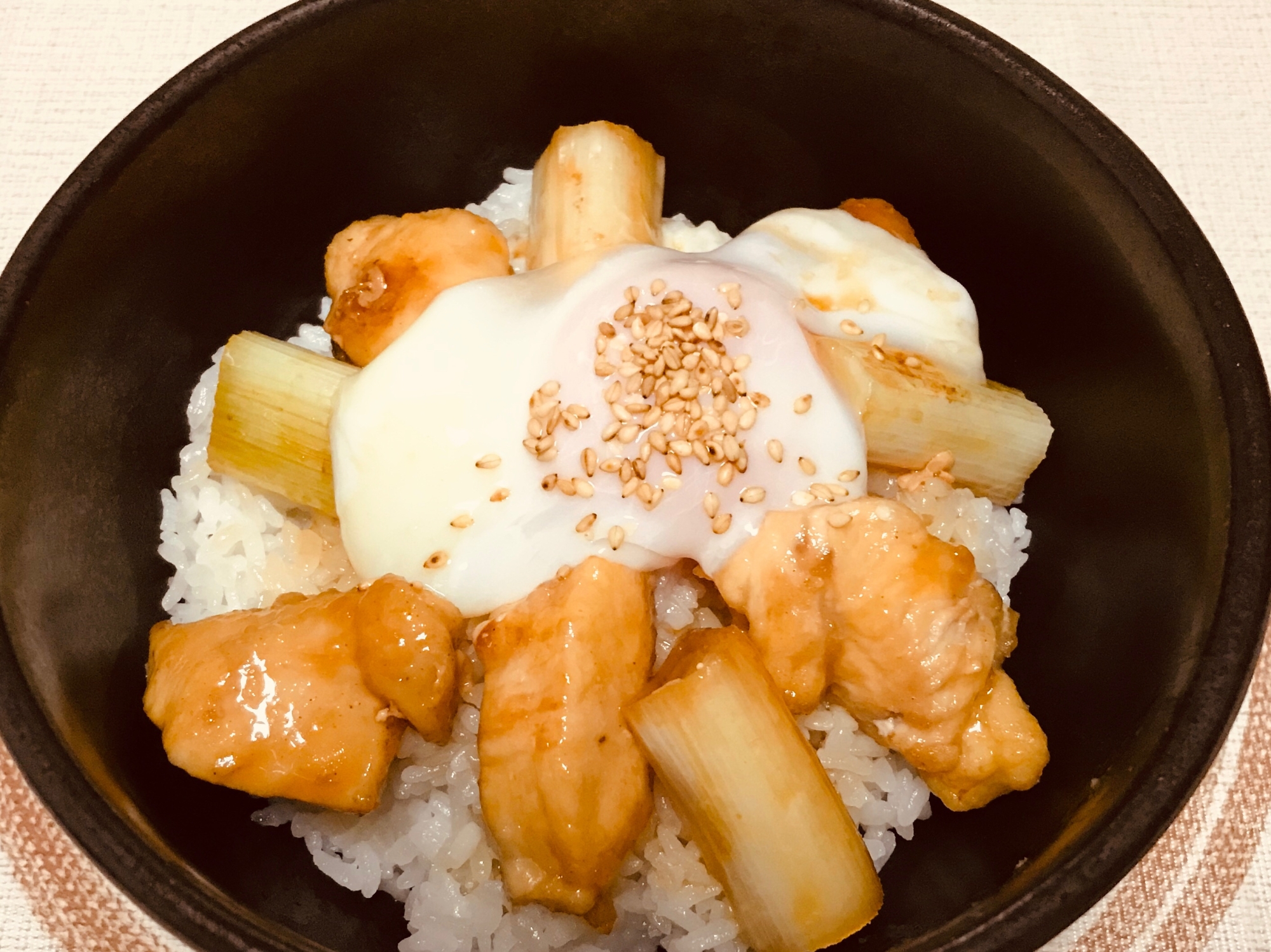 鶏むね肉で＊温玉のせ焼き鳥丼