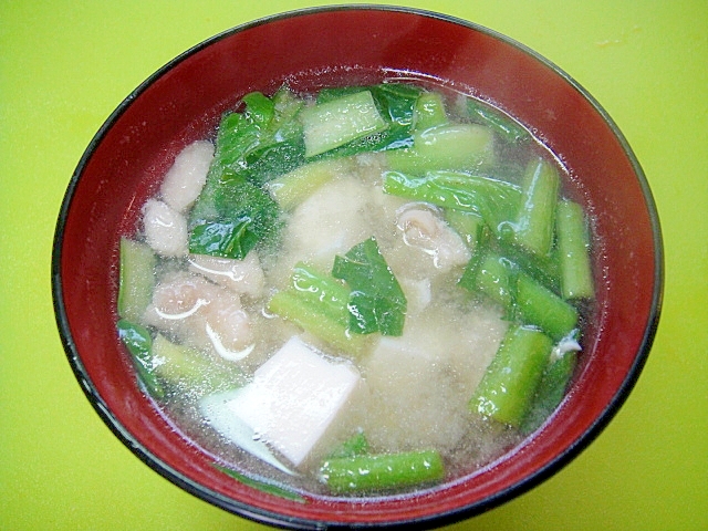 鶏皮入り☆豆腐と小松菜の味噌汁