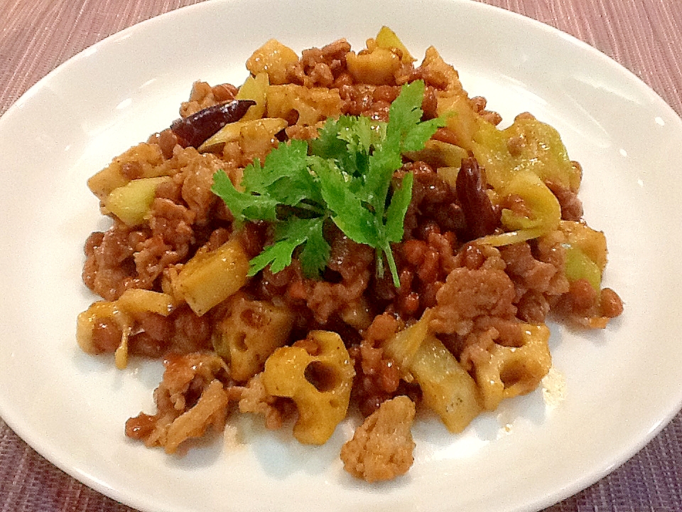 納豆とレンコンと豚肉の香味炒め