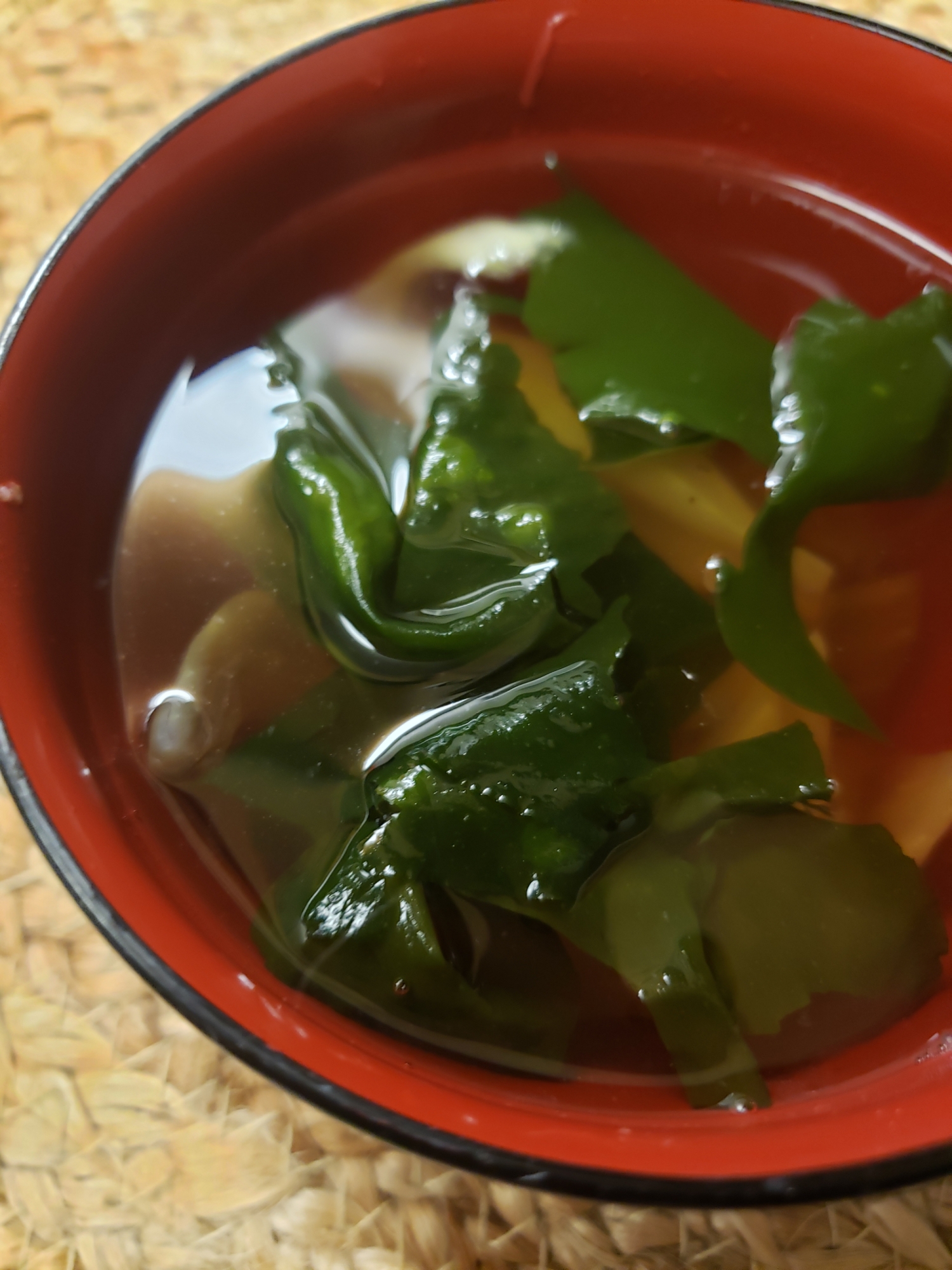わかめと玉ねぎの和風スープ