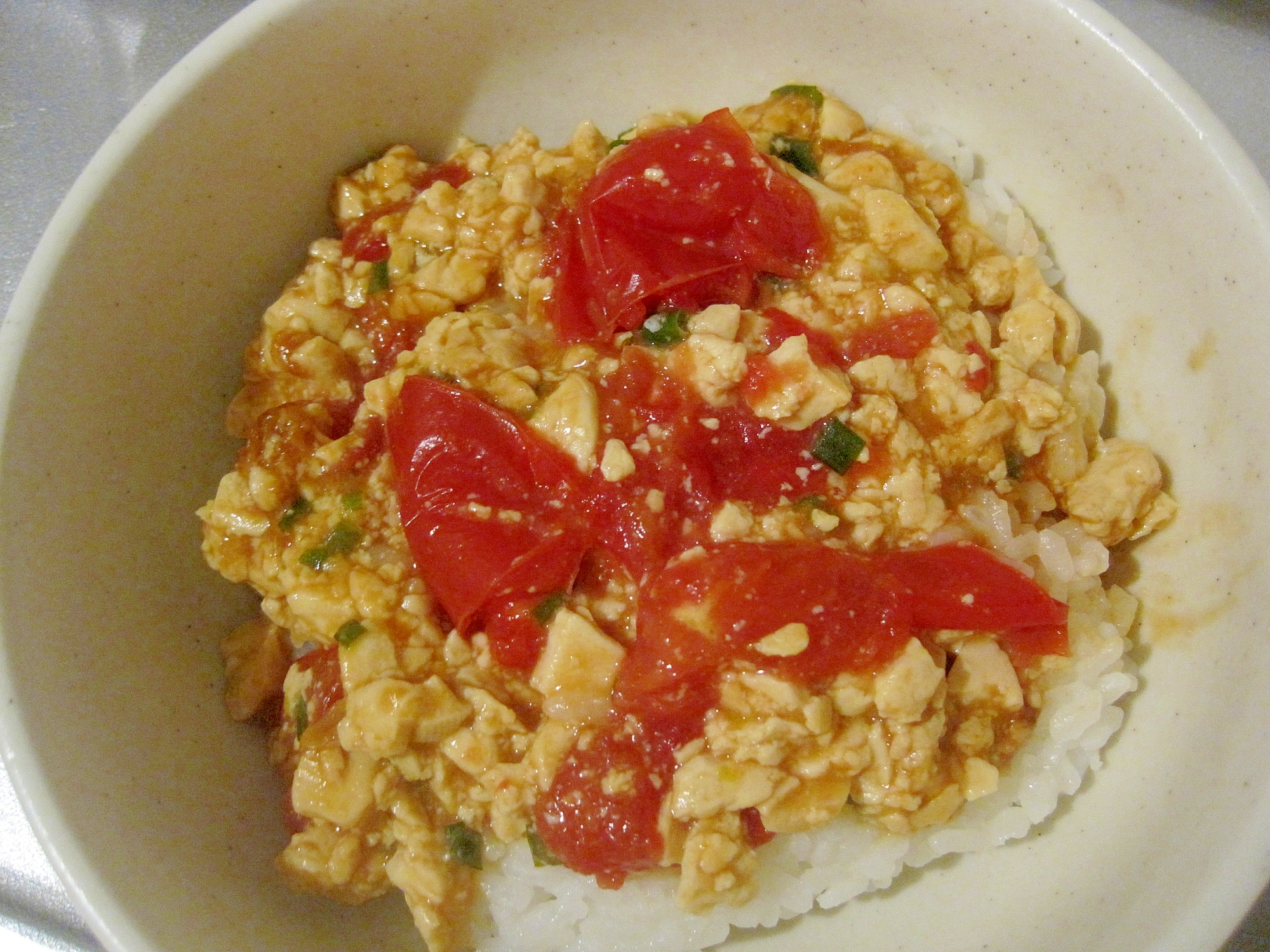 トマトの豆腐そぼろ丼