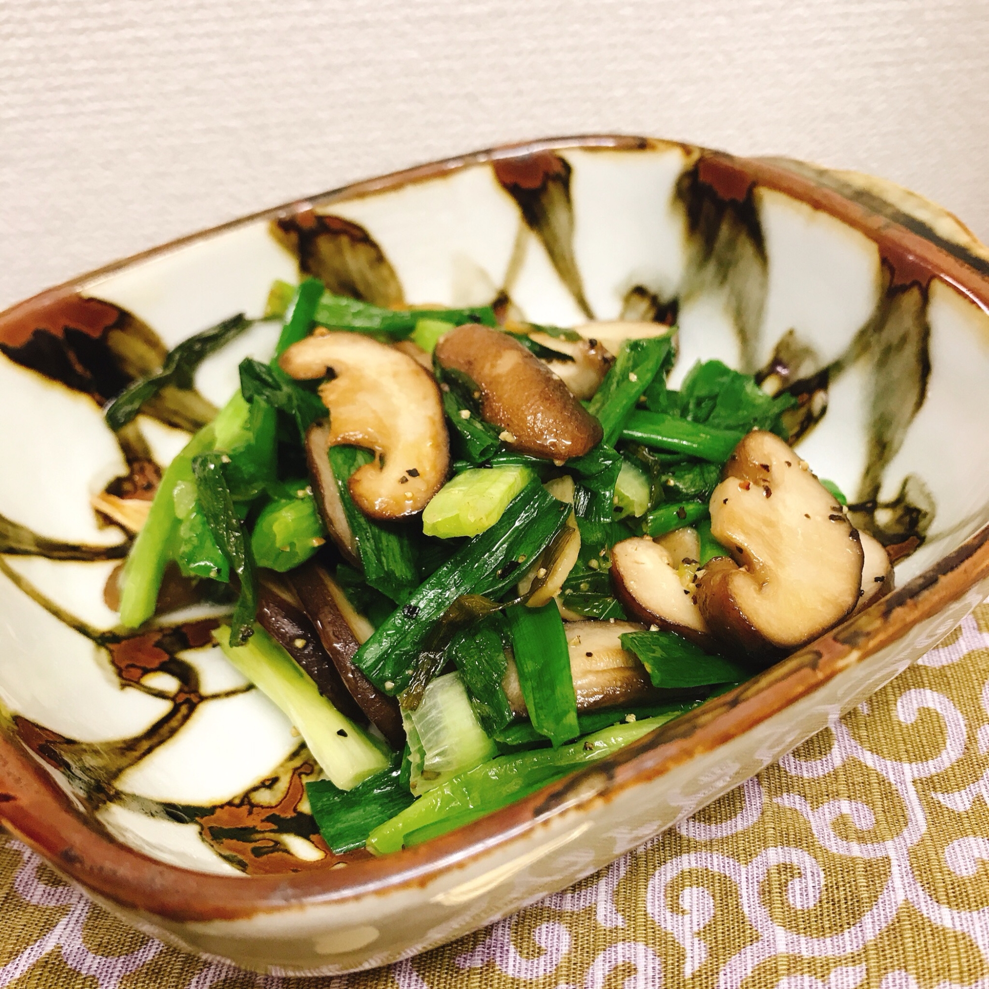 無塩 しいたけとわけぎのにんにく炒め レシピ 作り方 By ムッカリーナ 楽天レシピ