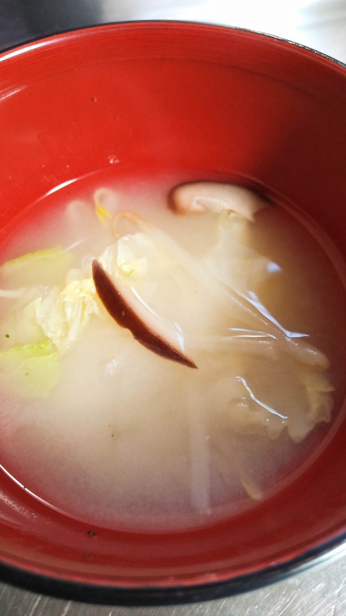 白菜もやし椎茸の味噌汁