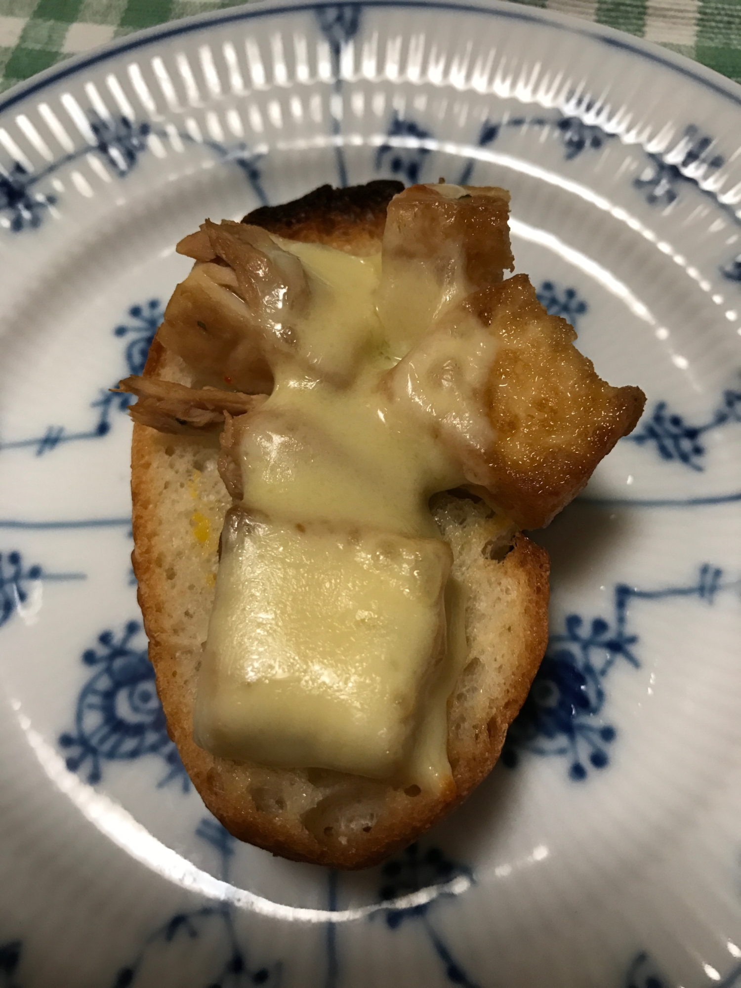 ツナと厚揚げ炒めのせチーズトースト