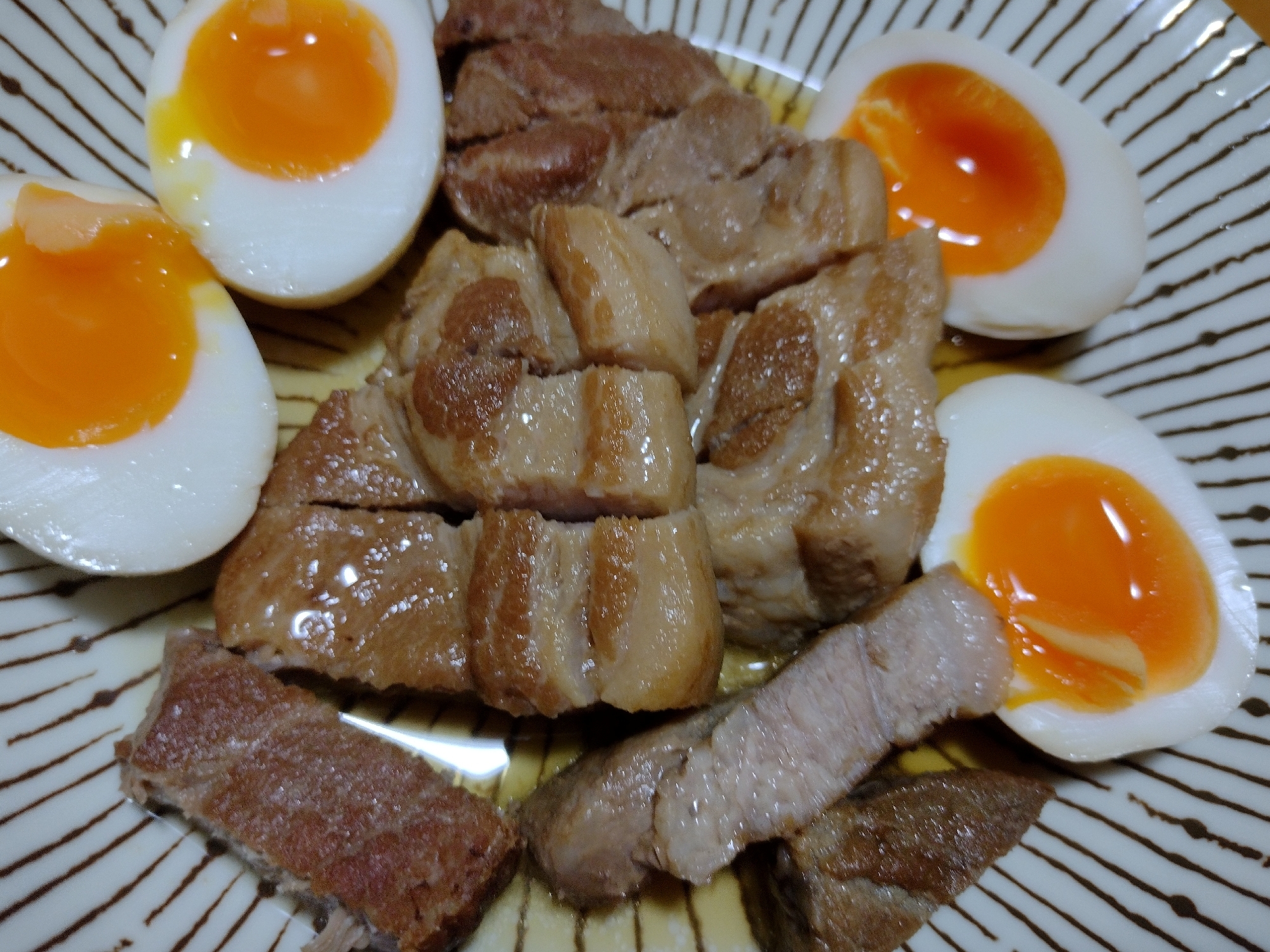 豚ロース煮と半熟ゆで卵