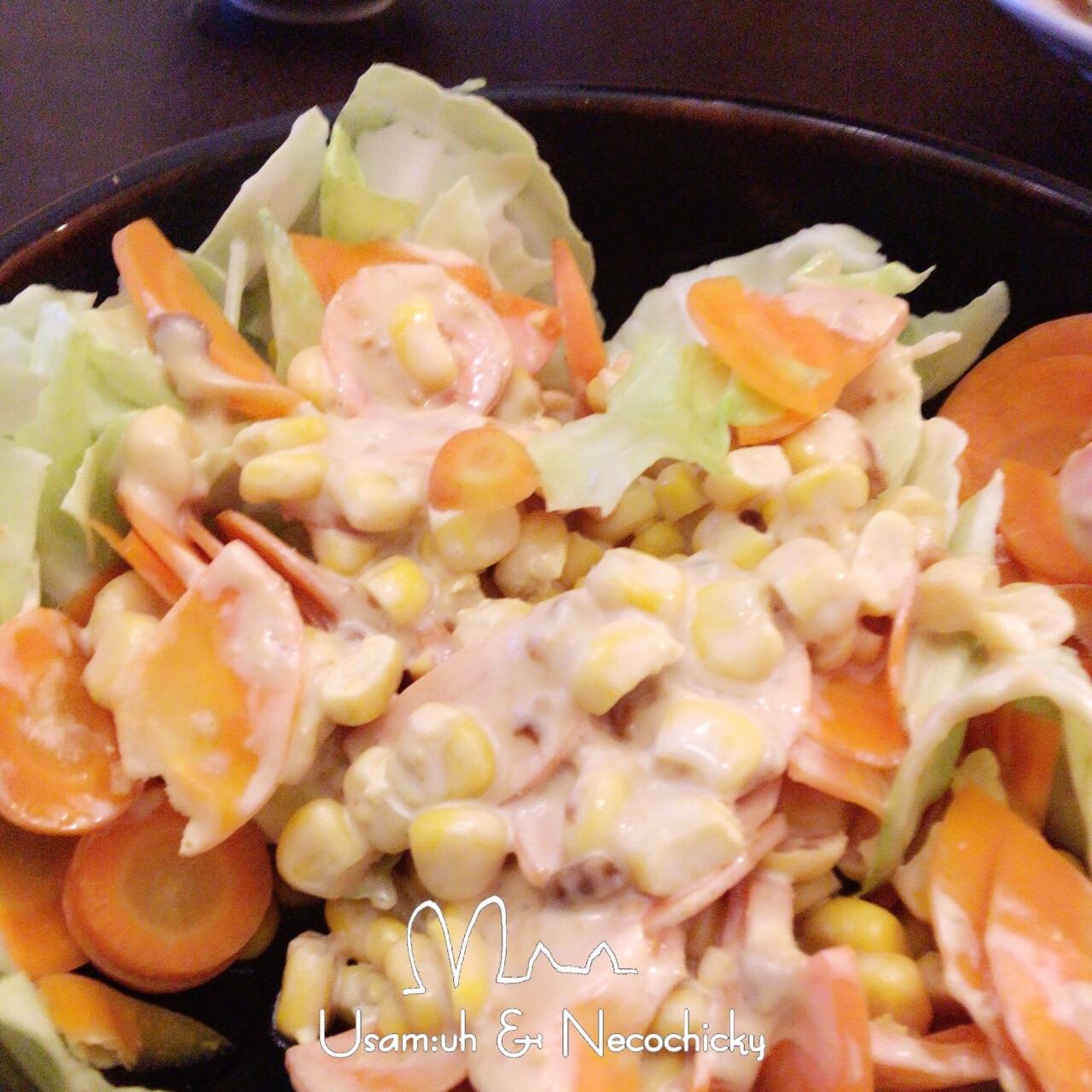 コーンと温野菜のガーリック味噌マヨサラダ