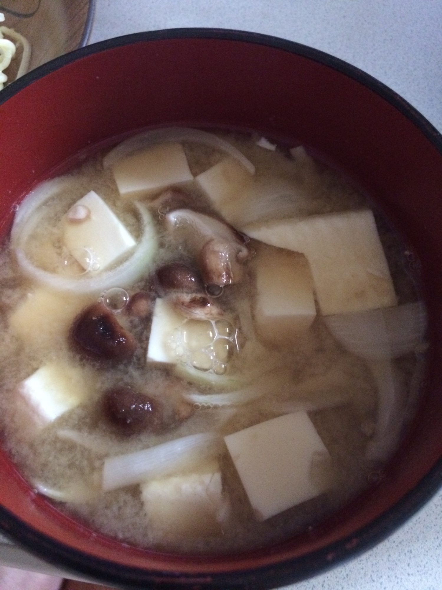 椎茸玉ねぎ豆腐の味噌汁