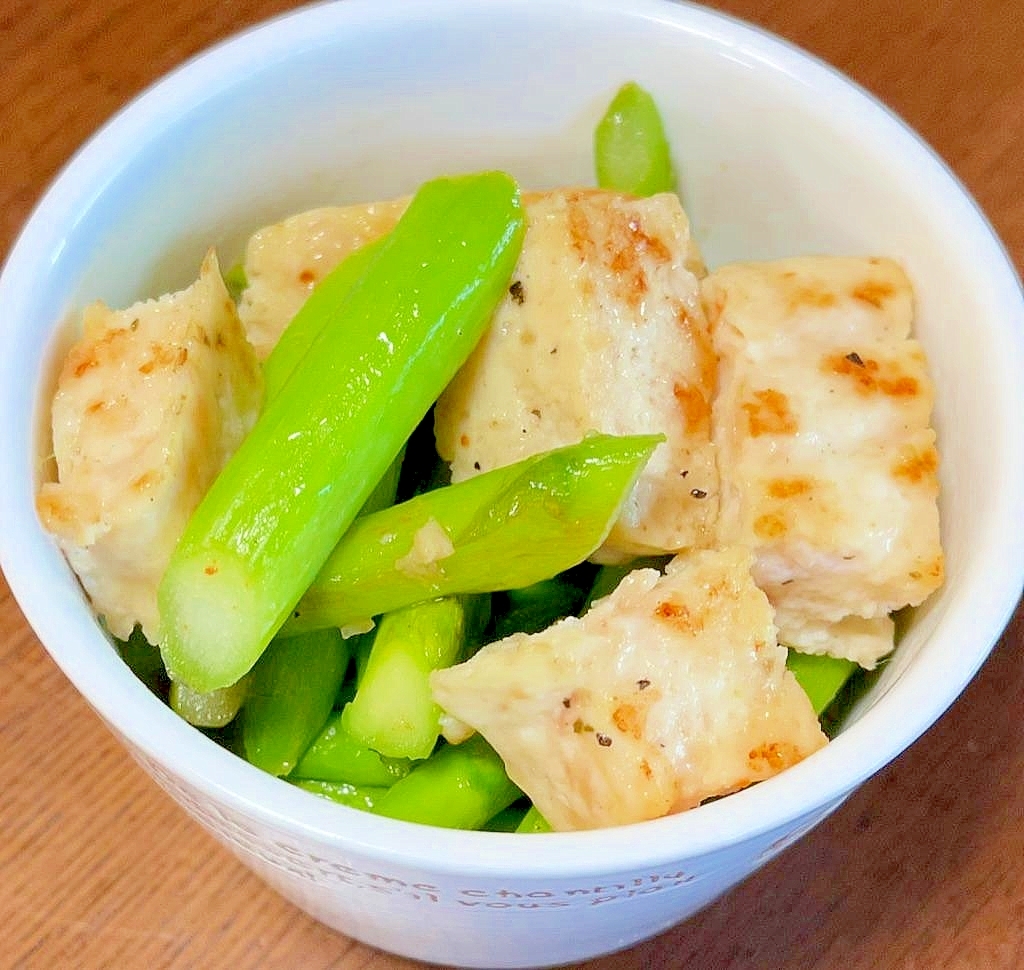 サラダチキンとアスパラの炒め物