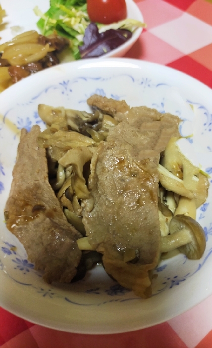 簡単メイン♩¨̮牛肉とキノコの炒め物