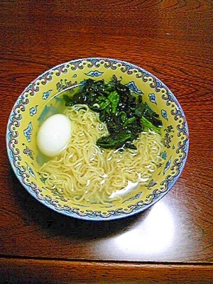 ホウレン草とタマゴのチキンラーメン