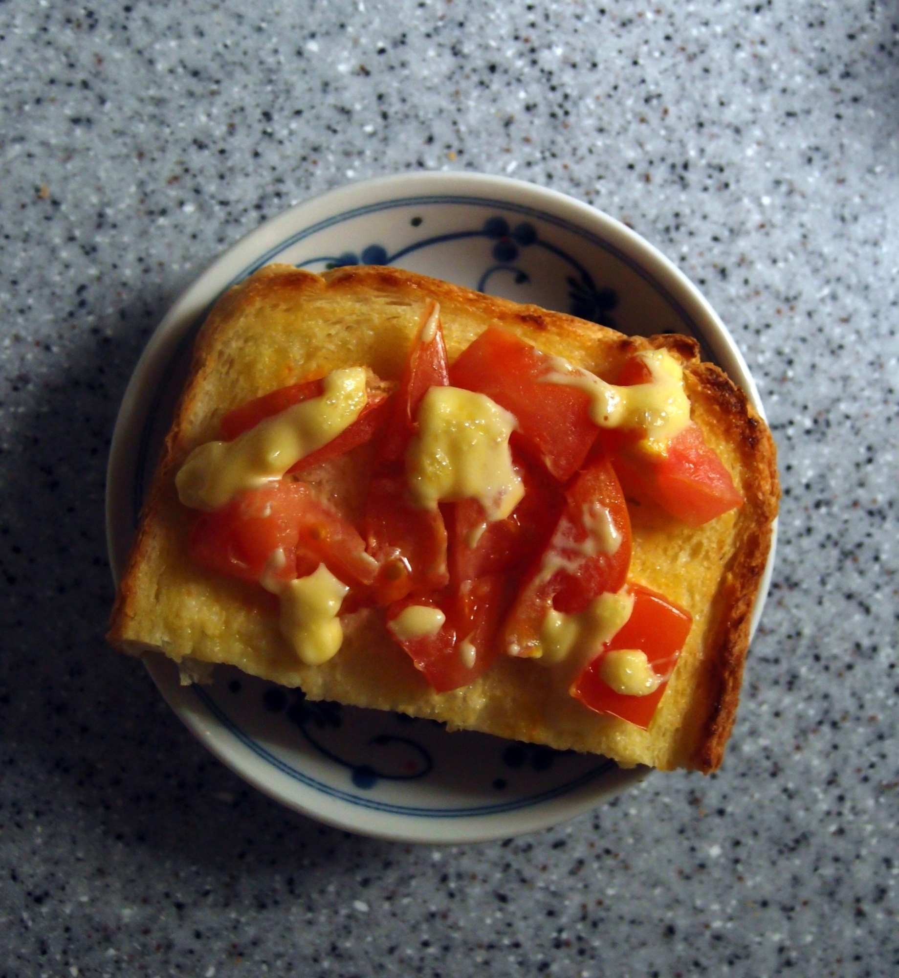 トマトとチーズのトースト