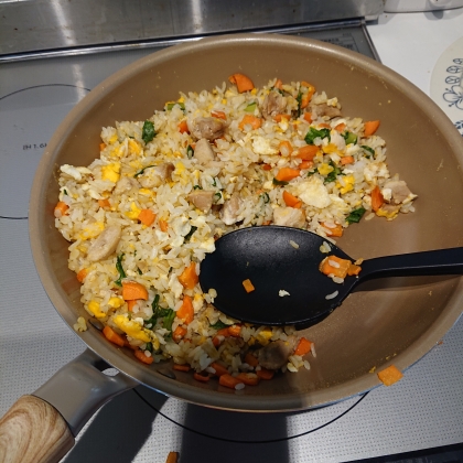 焼き鳥とサンチュのチャーハン