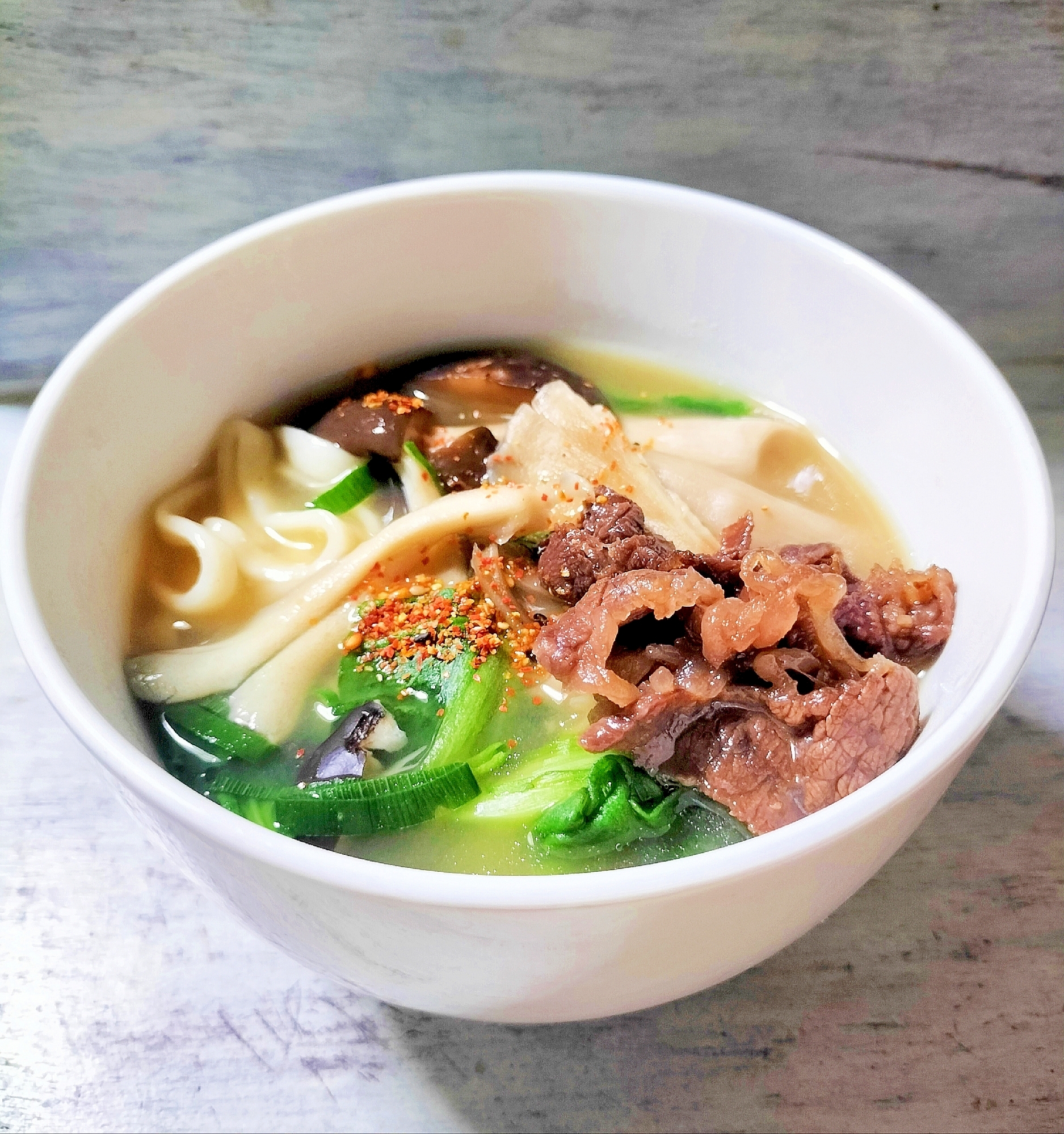 ポカポカ温まる♡春菊と牛肉のあんかけうどん