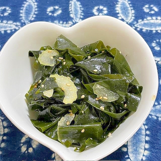 わかめとセロリの和え物