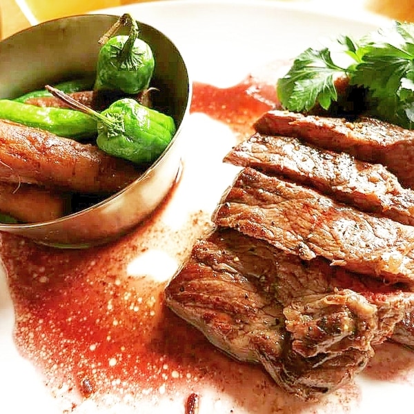 牛モモ肉のポワレ 赤ワインソース レシピ 作り方 By Tokeiya Japan 楽天レシピ 牛モモ肉のポワレ 赤ワインソース レシピ 作り方 By Tokeiya Japan 楽天レシピ