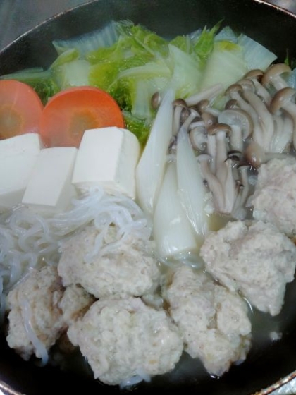 寒い日におすすめ♪鶏だんご鍋