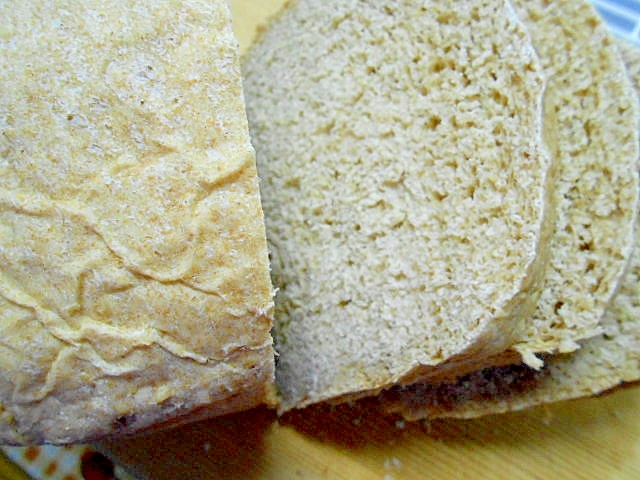 ホームベーカリーで作る、全粒粉とオートミール食パン