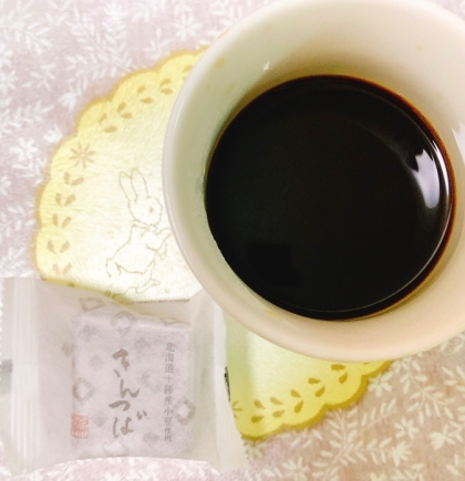 とらねこのぱせりさん〜にがめのコーヒーときんつばでいただきました✧˖°この組み合わせ最高に美味しいですね(/>◡<) / ‎♫*