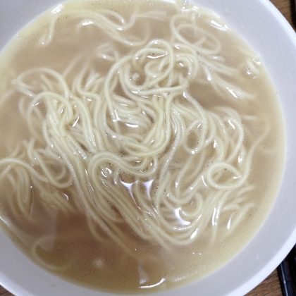 ウインナーとエリンギONの豚骨ラーメン