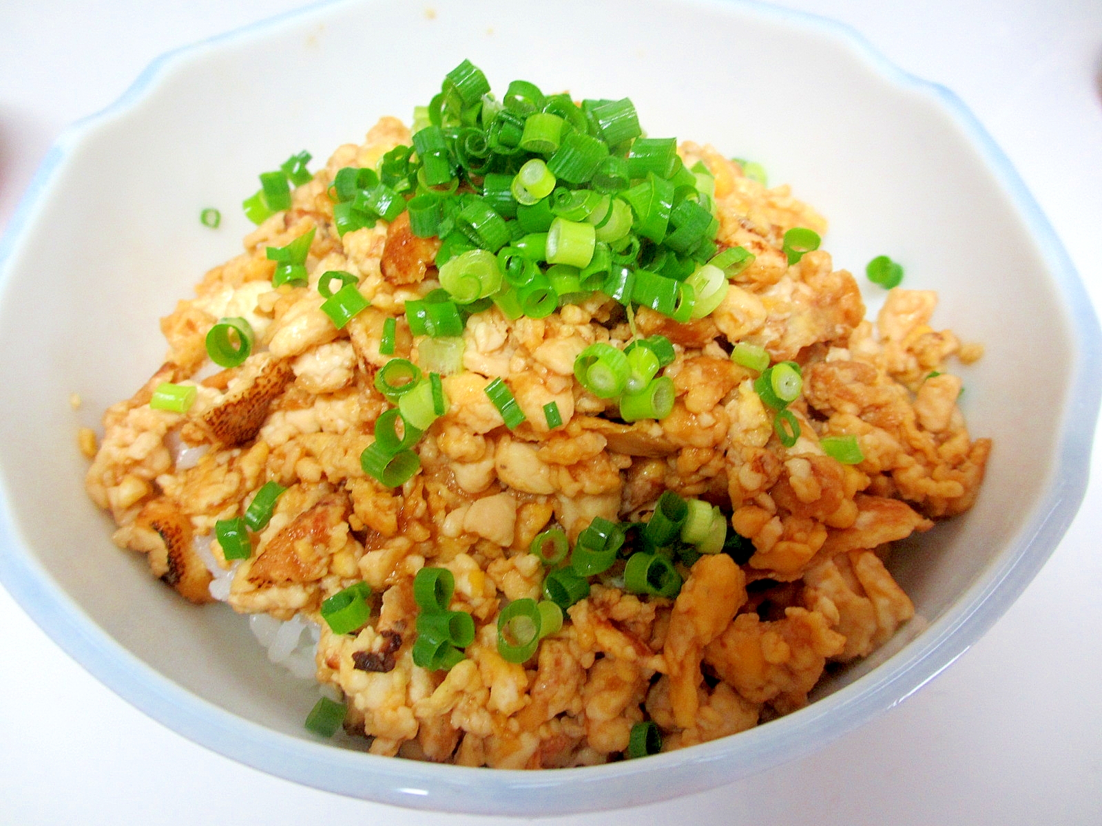 豆腐と卵のマヨそぼろ丼