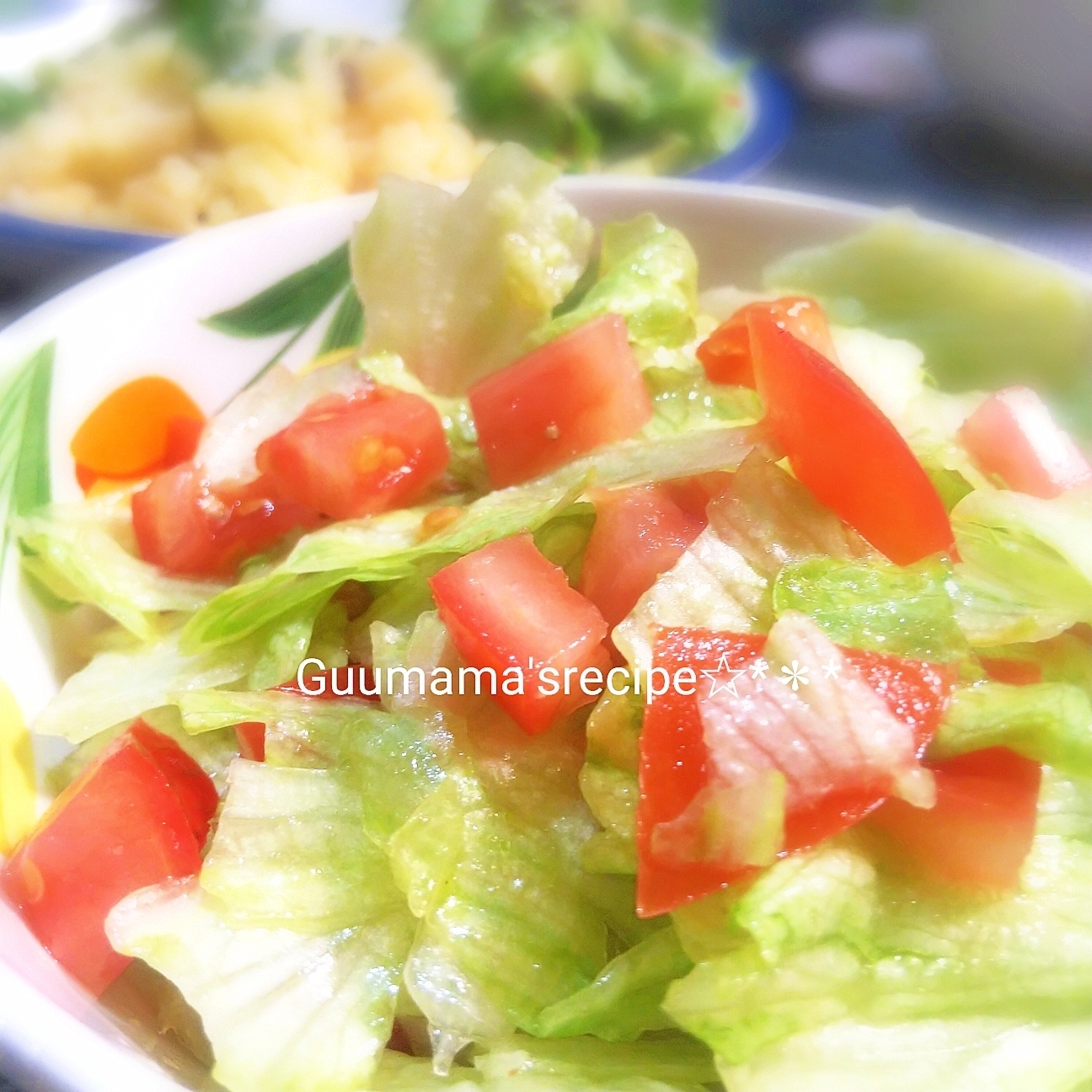 食べるドレッシングで♡トマトとレタスのサラダ