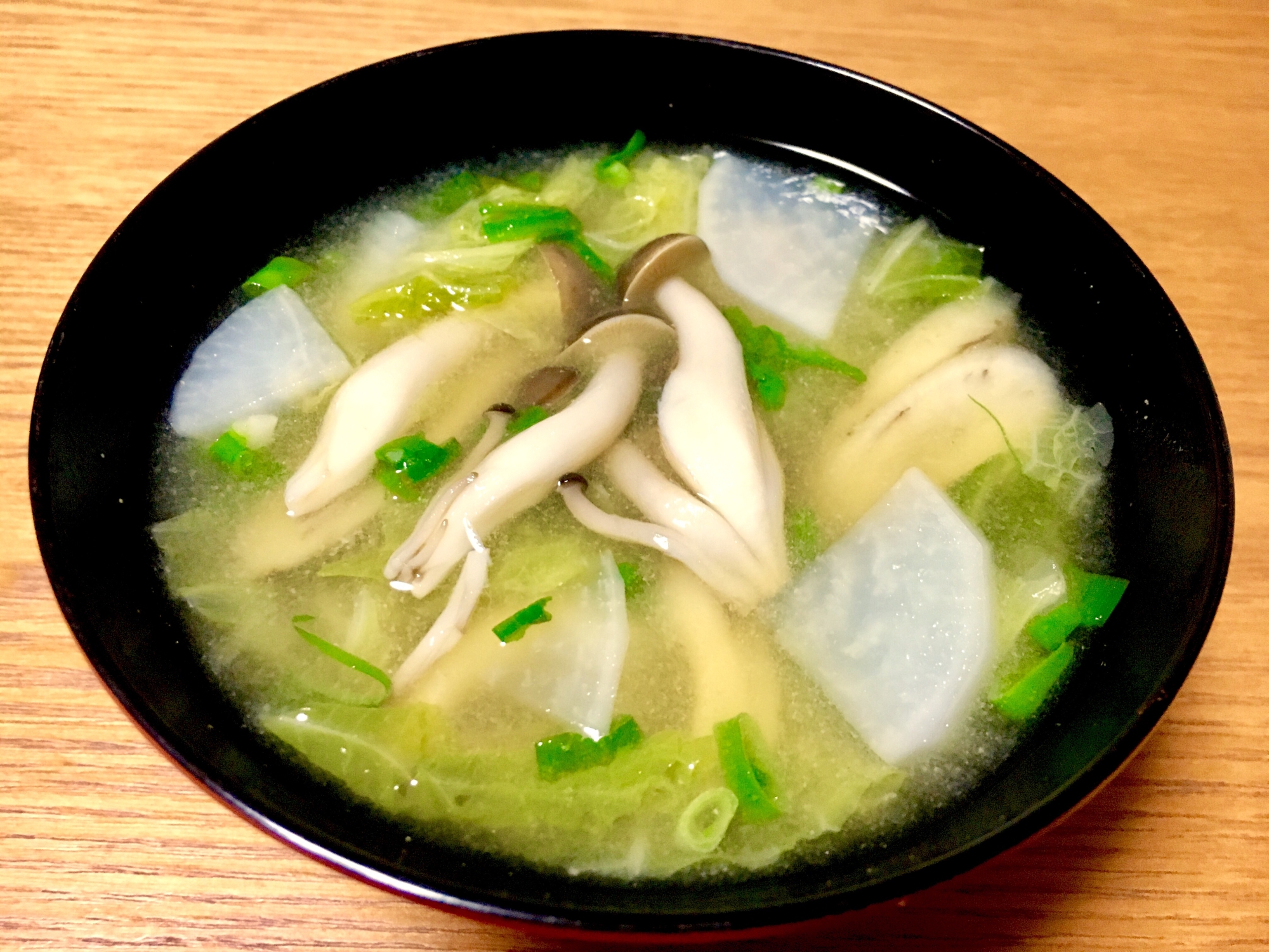 ブロッコリーの茎入りの野菜たくさん味噌汁