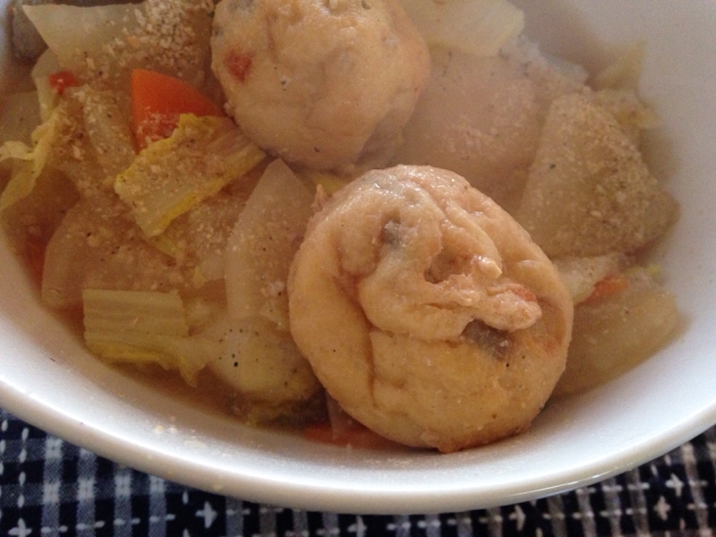 白菜と大根とがんもの胡麻味噌汁。