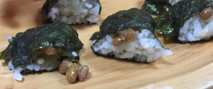 最近、息子が納豆食べなくて悩んでいたのですが、海苔巻きにしたら喜んで食べました！感激です★