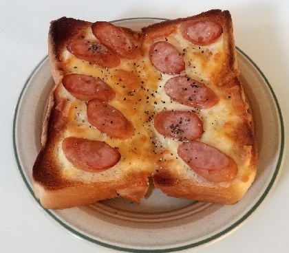 朝ごはんに作らせて頂きました♥️
ちょっとコゲ気味ですが美味しく頂きました♪忙しい朝にピッタリの簡単メニューですね♪粗びきコショウも美味しい!!(v^ー°)