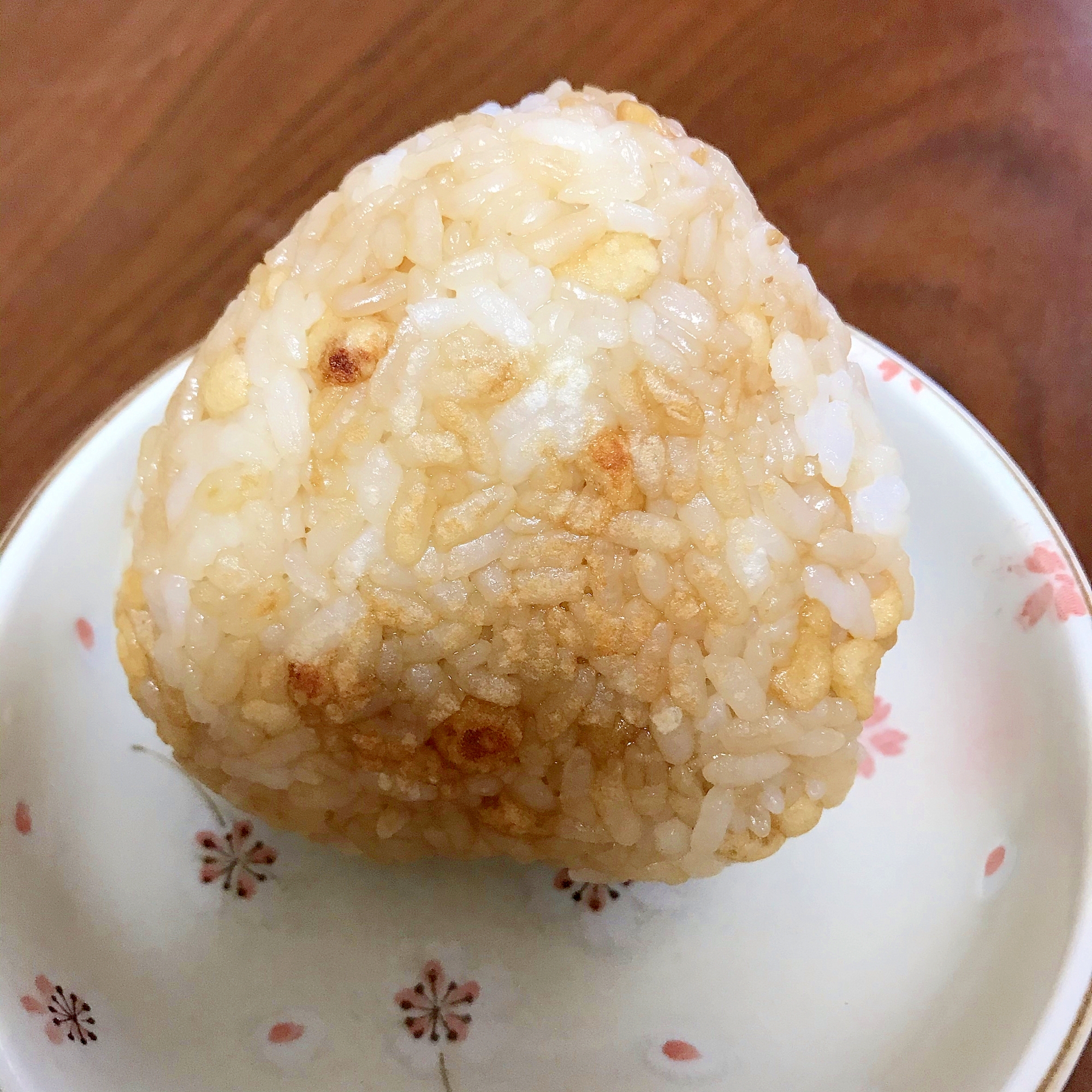 あげ玉と醤油の焼きおにぎり