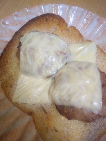 冷凍ハンバーグのマヨチーズトースト