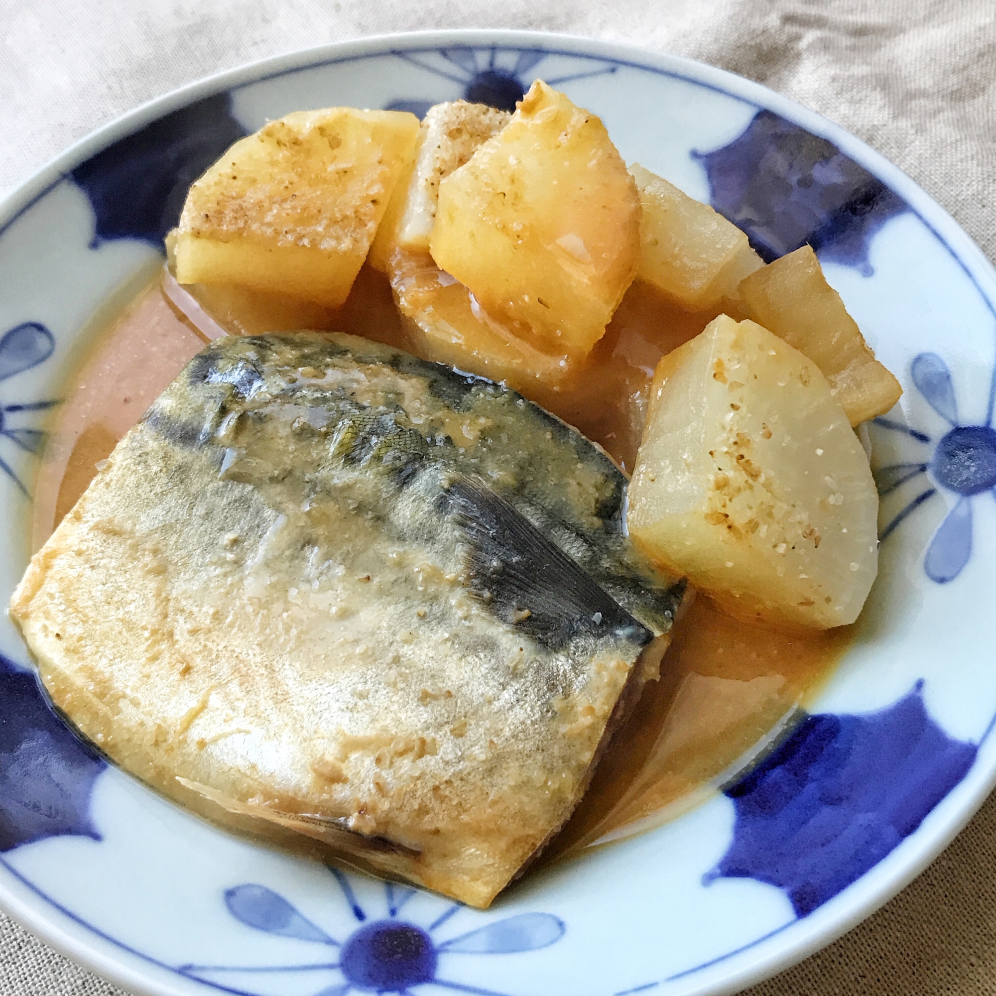 サバと大根の胡麻味噌煮