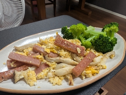 ブロッコリーとスパム炒め♪