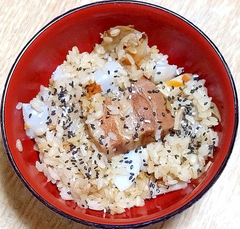 豚角煮と里芋のボリュームたっぷり炊き込みご飯