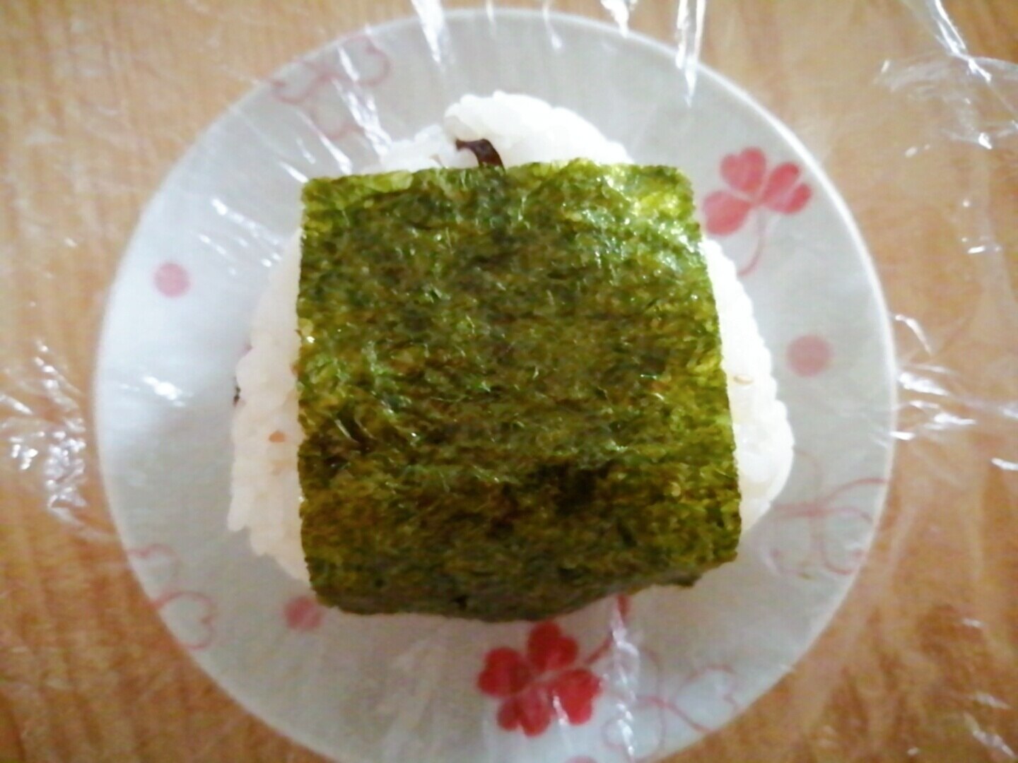 塩昆布と揚げ玉とごまのおにぎり レシピ 作り方 By はじゃじゃ 楽天レシピ 塩昆布と揚げ玉とごまのおにぎり レシピ 作り方 By はじゃじゃ 楽天レシピ