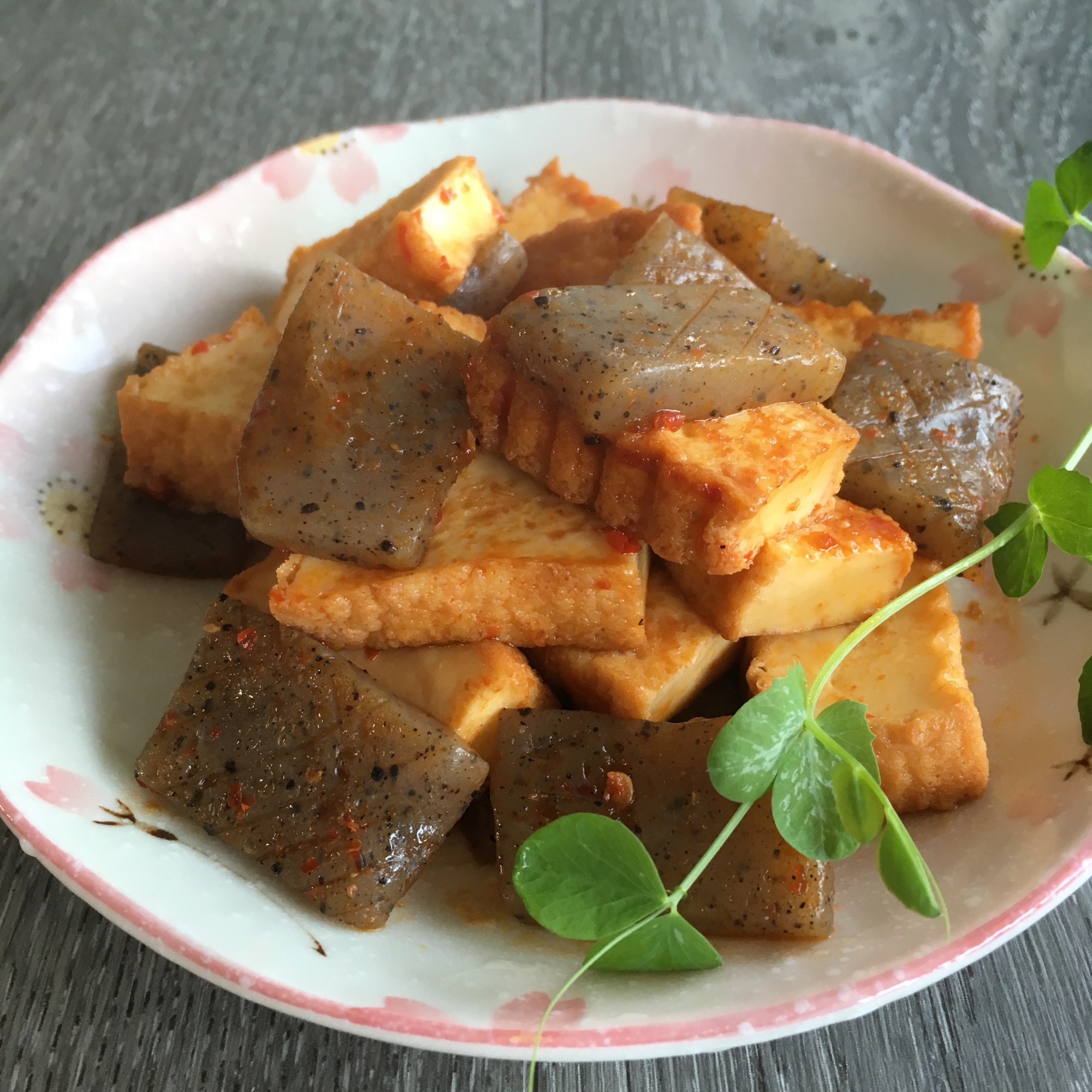 厚揚げとこんにゃくのピリ辛炒め煮♪